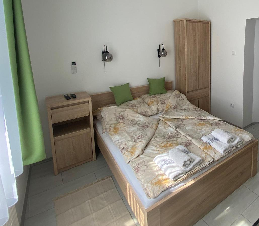 Rad-Var Apartmanhaz Erlau Exterior foto