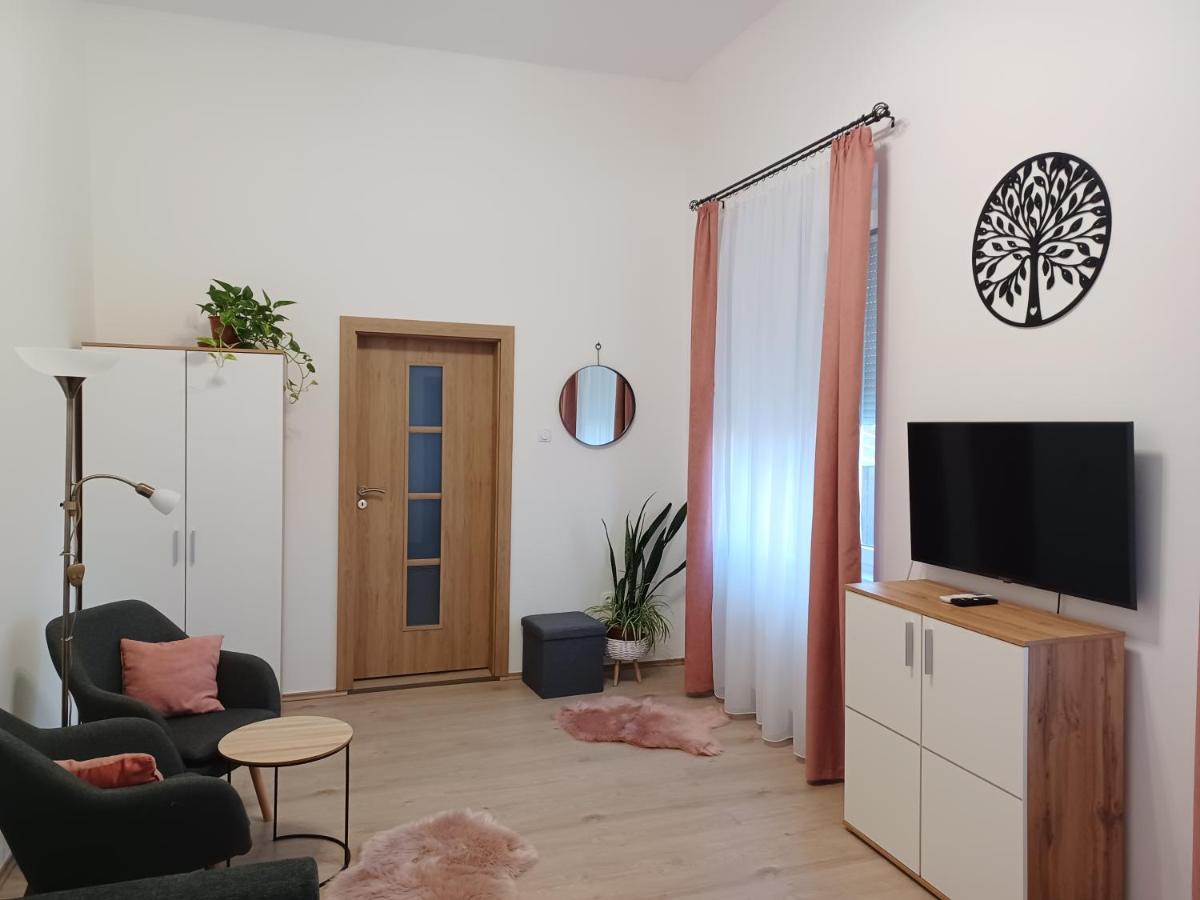 Rad-Var Apartmanhaz Erlau Exterior foto