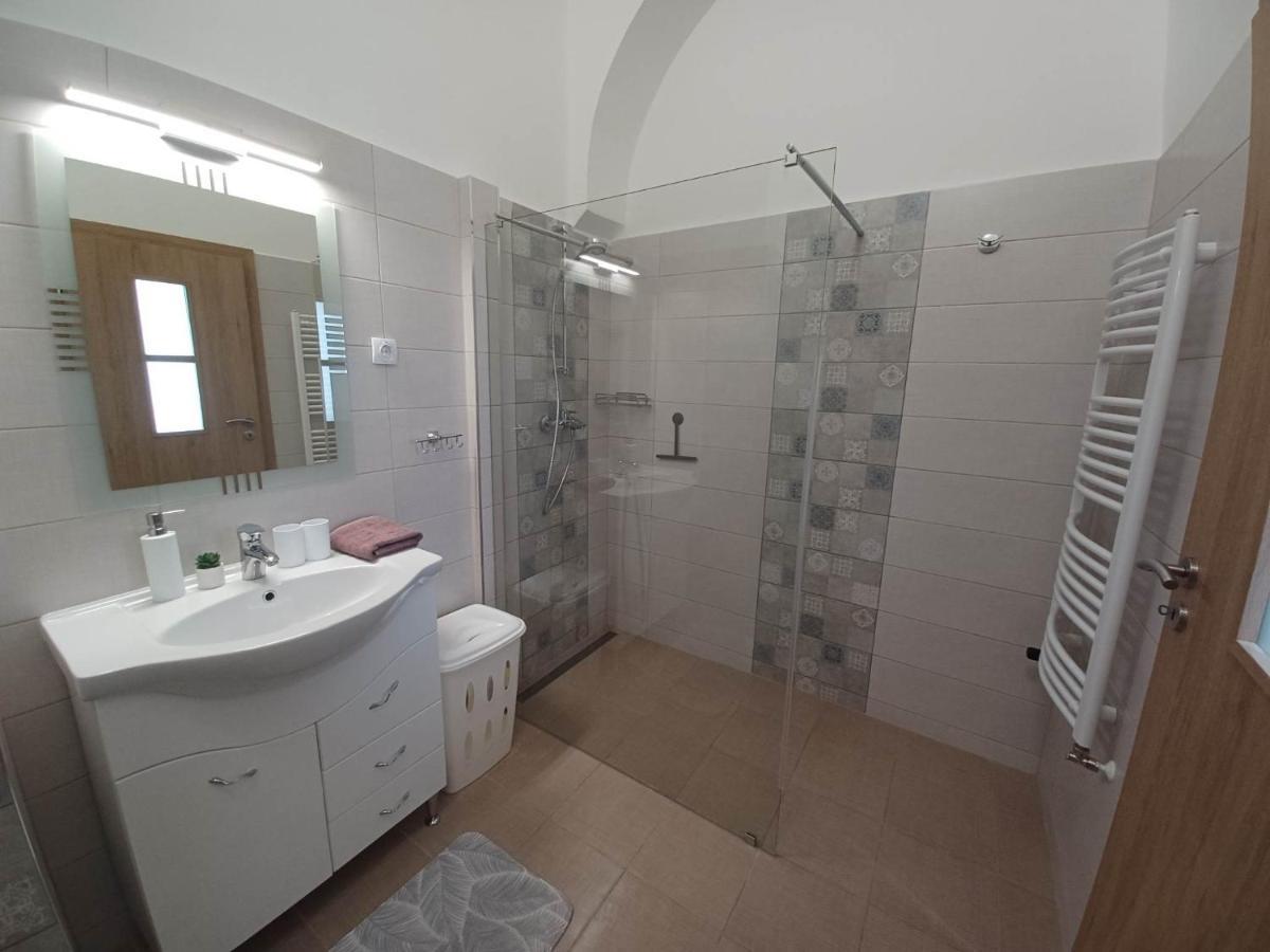 Rad-Var Apartmanhaz Erlau Exterior foto