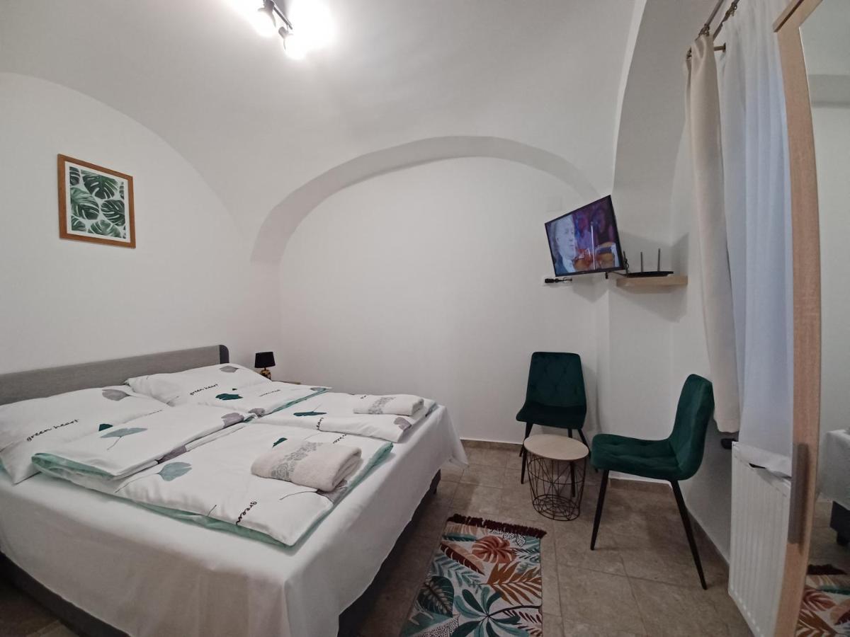 Rad-Var Apartmanhaz Erlau Exterior foto